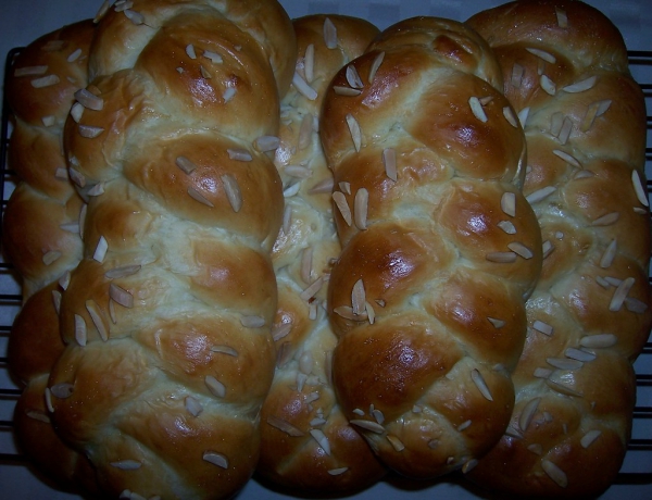 coiffure avec tresse ressemblance avec une brioche 