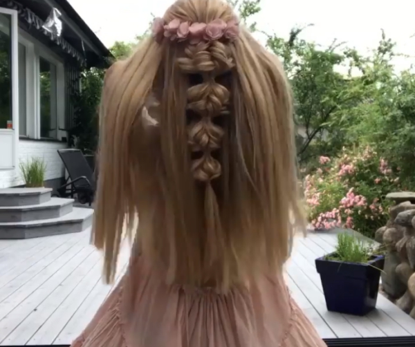 coiffure avec tresse très originale 