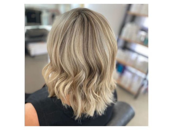 coiffure femme blonde blond gris 