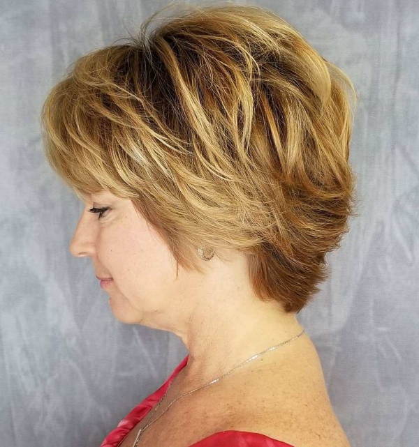 coiffure femme blonde coupe courte populaire 
