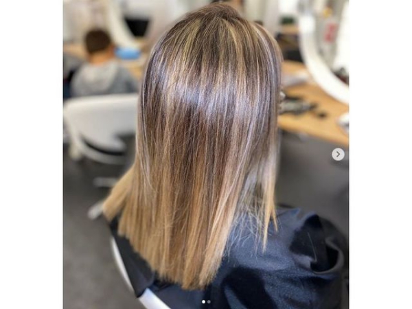 coiffure femme blonde droits et effilés 