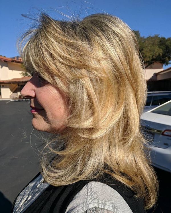 coiffure femme blonde une coiffure en couches 
