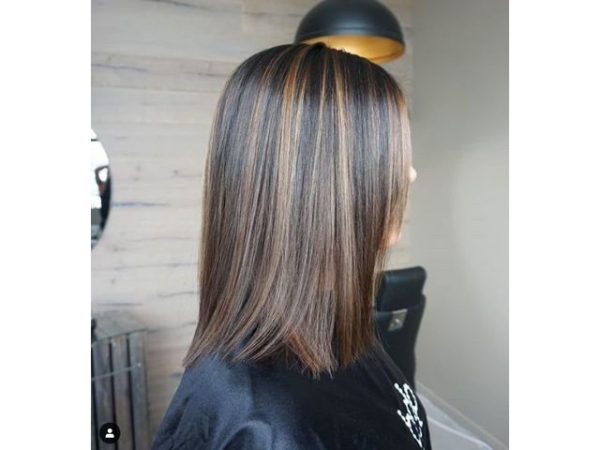 coupe de cheveux à longueur moyenne droits émincis 