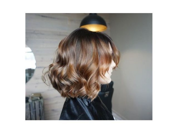 coupe de cheveux à longueur moyenne poils minces 