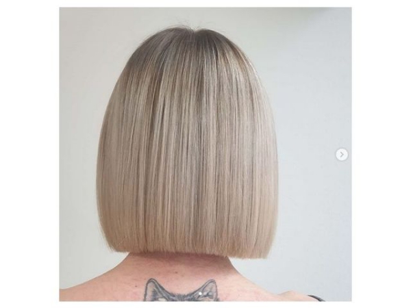 coupe de cheveux à longueur moyenne une coupe égale 