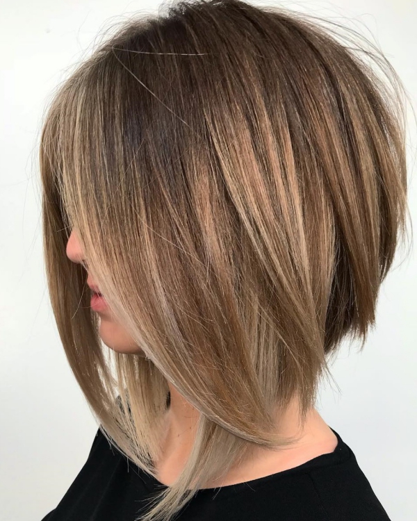 coupe de cheveux à longueur moyenne épais et difficiles à coiffer 