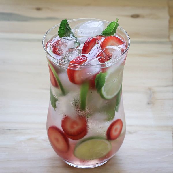 eau infusée aux fraises et citron