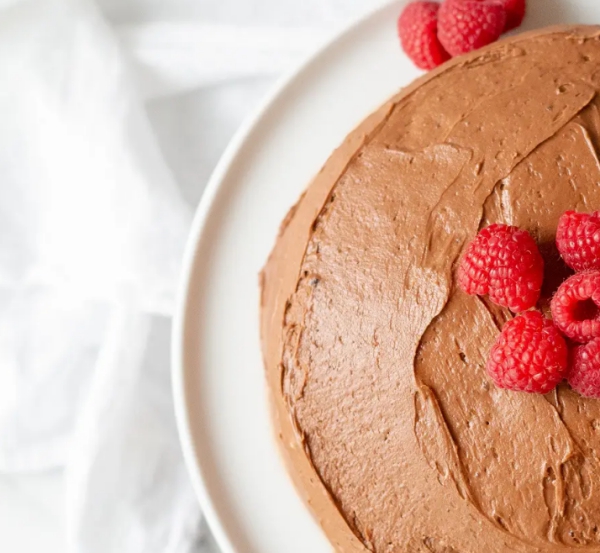gâteau sans gluten chocolat framboises pour décoration 