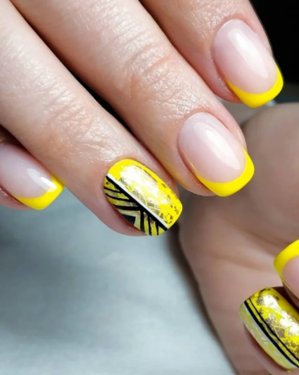 manucure stylée tendance des rayures et des lignes 