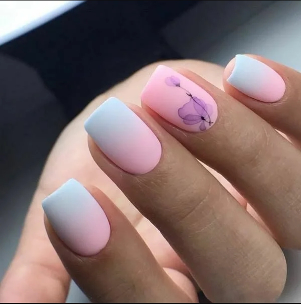 manucure stylée tendance deux couleurs tendres 