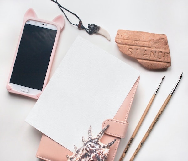 personnaliser-sa-coque-de-smartphone-idée-quelle-protection-tele-phone-choisir idée de coque personnalisée iphone en rose avec oreilles, choisir sa coque de téléphone