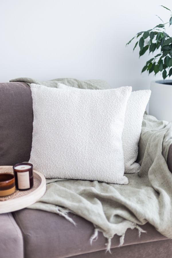 idee comment decorer son canape convertible dans studio avec coussins