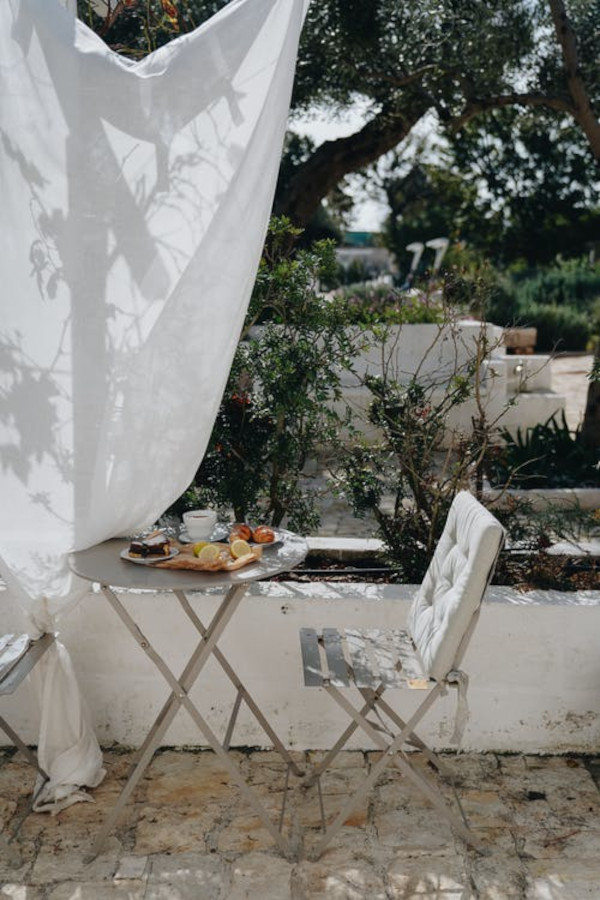 ensemble de jardin en metal et bois en blanc