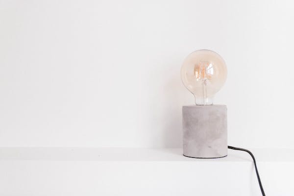 soigner-le-choix-d-ampoules-pour-faire-des-économies-sur-sa-facture-d-électricité éteindre l'éclairage et et utiliser des ampoules led