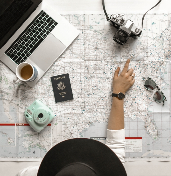 comment organiser son voyage seul, reserver un billet avion en ligne