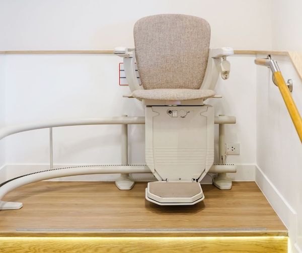 monte personne escalier tournant, quel modele de monte escalier et quel prix