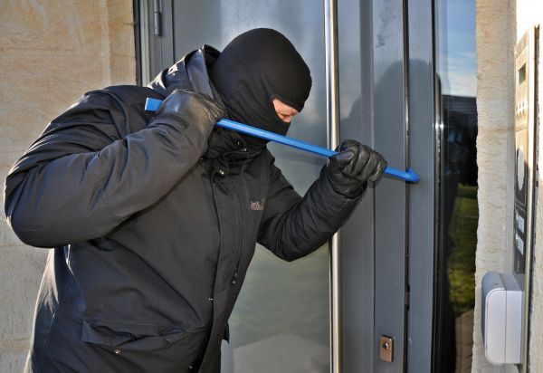 comment-proteger-sa-maison-contre-les-cambrioleurs-astuces-telesuirveillance comment prévenir des cambriolages de maison, sécuriser sa propriété