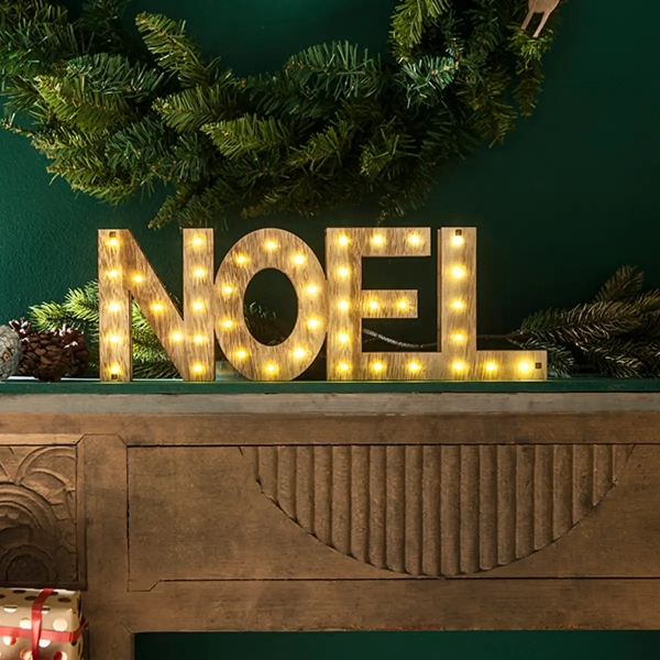 objet lumineux de noel avec lumières led, déco de cheminée moderne
