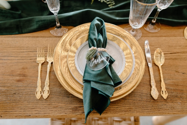 choix de serviette de noel en couleur vert foncé, déco noel élégante