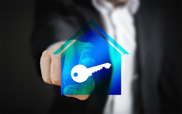 utiliser-un-système-d-alarme-connectée-pour-prévenir-cambriolage-de-distance gestes pour dissuader des cambrioleurs et protéger sa propriété
