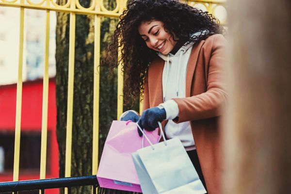 sac-en-papier-personnalisé-image-de-marque-comment-faire-pour-bien-elaborer-sa-stratégie-marketing