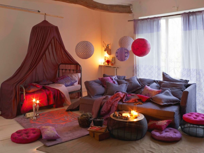 salon et chambre à coucher décorés en lilas