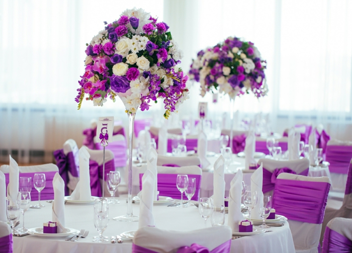 vases intéressants avec des fleurs lilas