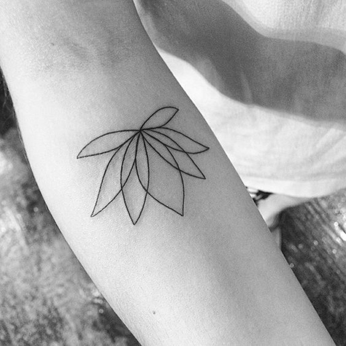 fleur tatouée 
