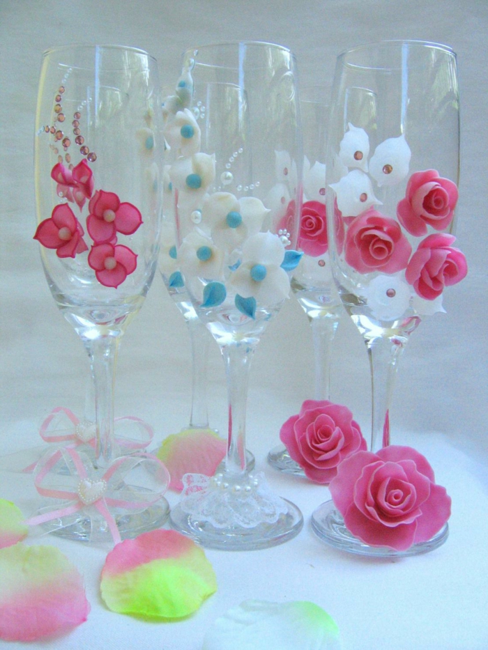 verres de mariage avec des fleurs en 3D
