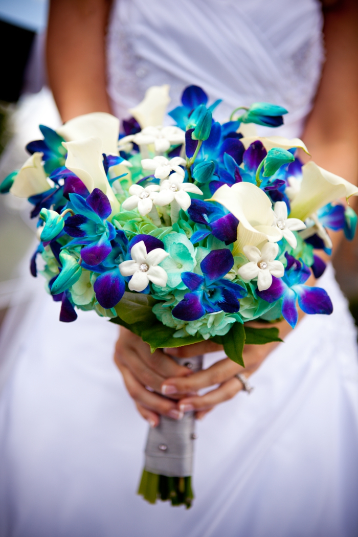 composition florale mariage, un bouquet d'orchidées ,callas