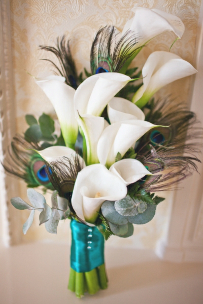 Composition florale mariage- callas-fleurs,paon 