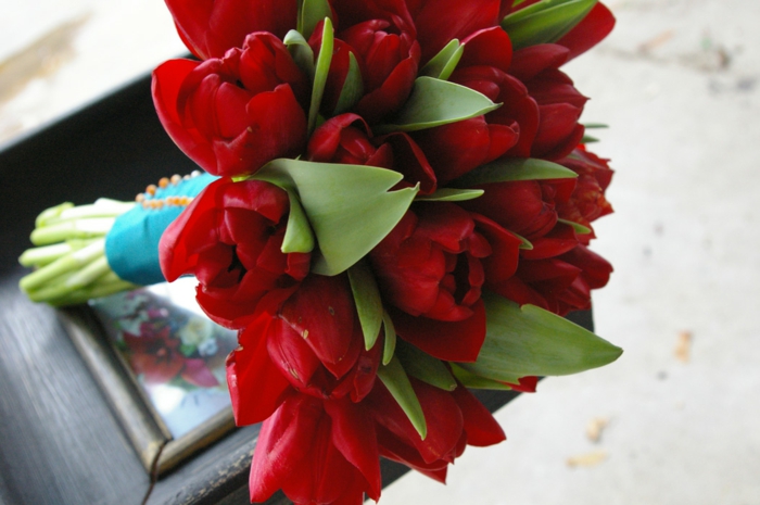 bouquet de mariée de tulips rouges