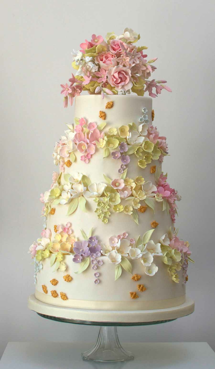 par exemple c'est une tarte avec des fleurs de différentes couleurs