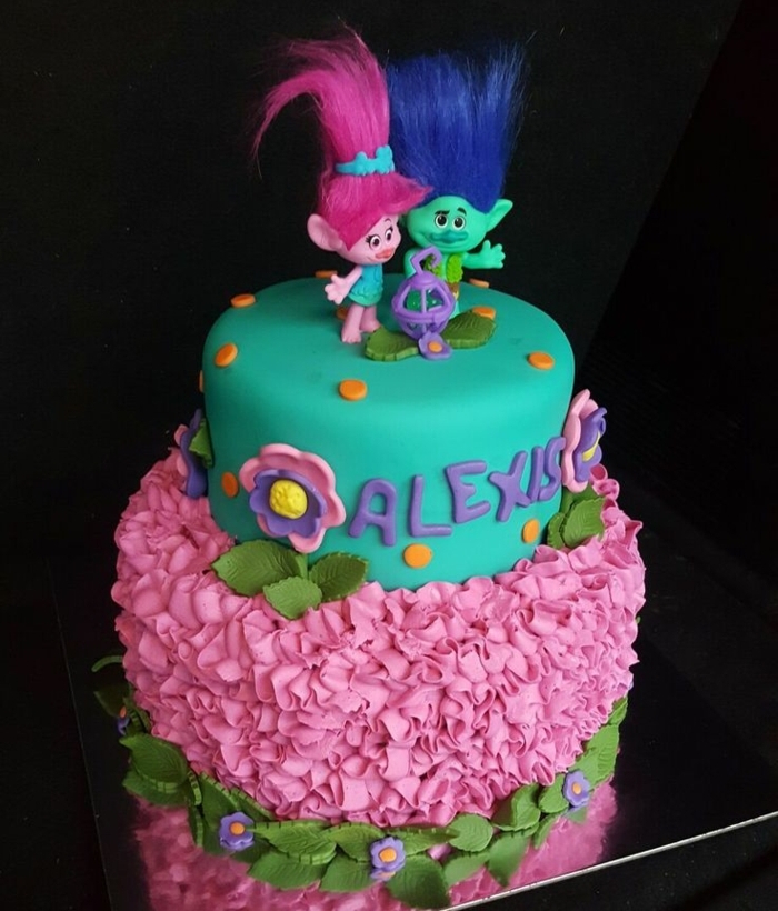 les trolls gâteau d'anniversaire