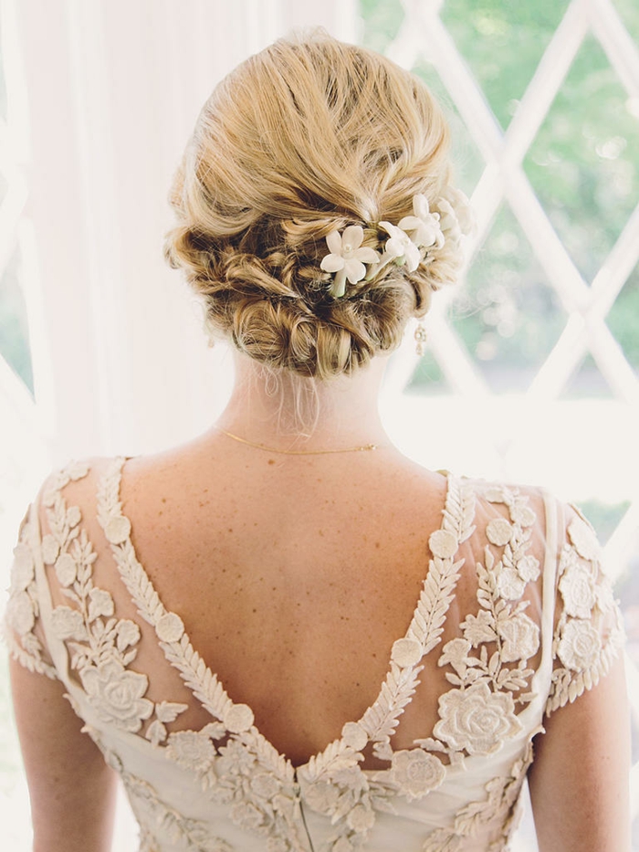 coiffure mariage femme - idées en photos pour vous inspirer avec fleurs