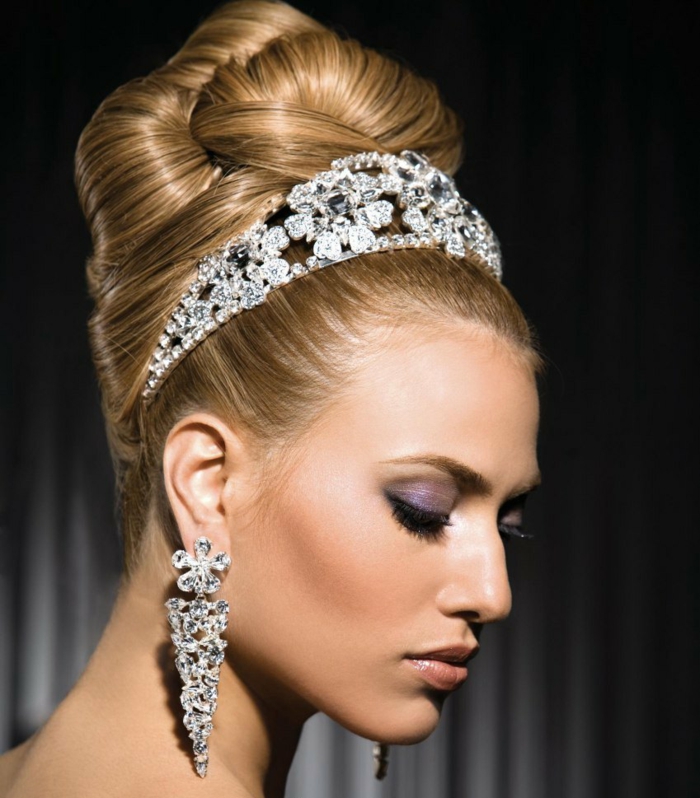 accessoire couronne,coiffure mariage femme - idées en photos pour vous inspirer