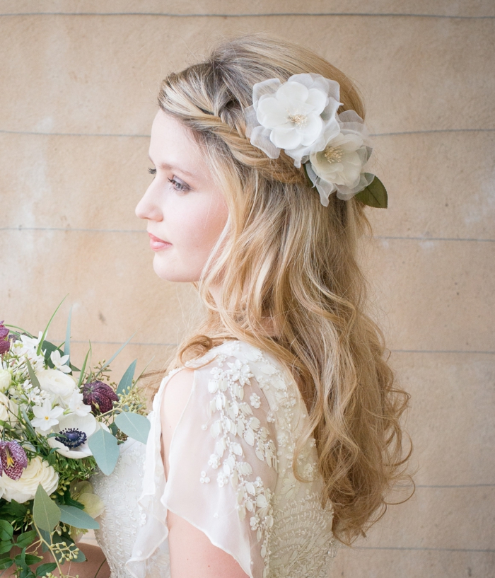 fleurs,coiffure mariage femme - idées en photos pour vous inspirer avec une tresse