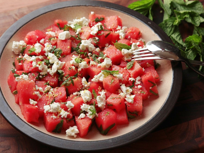 salad-watermelon-and-cheese-desert-d'été-salade
