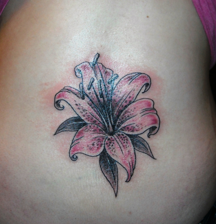 beau tatouage fleur de lys