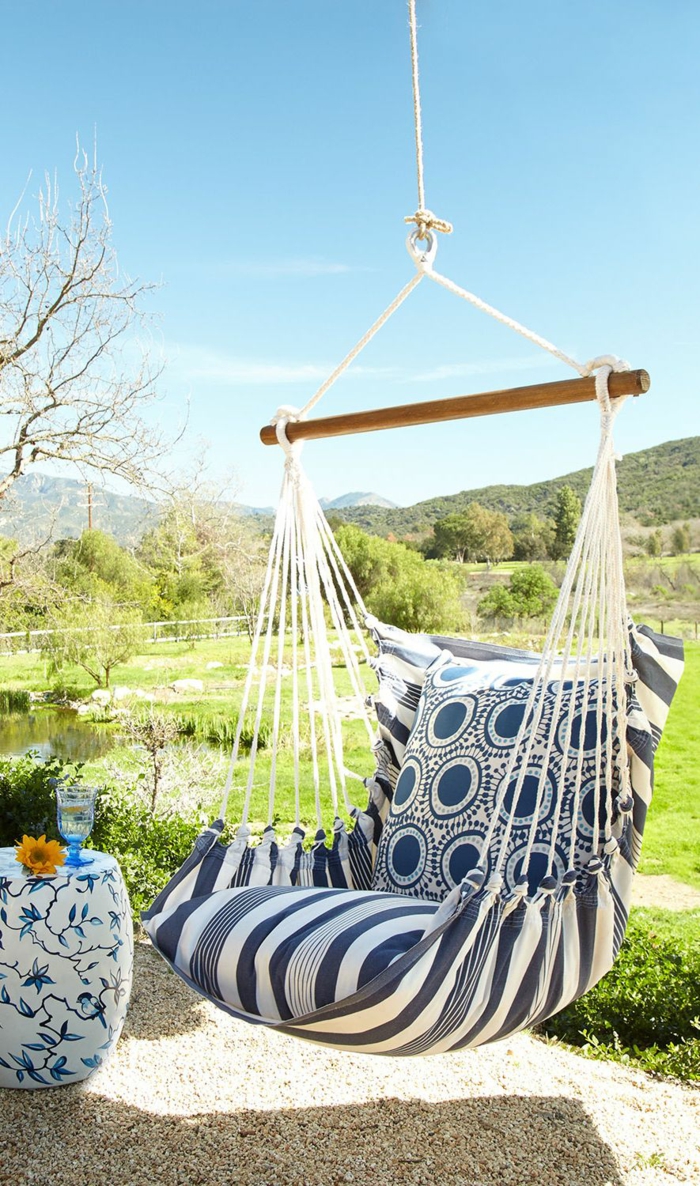 chaise hamac relaxante avec coissins pour le jardin ou la terrasse