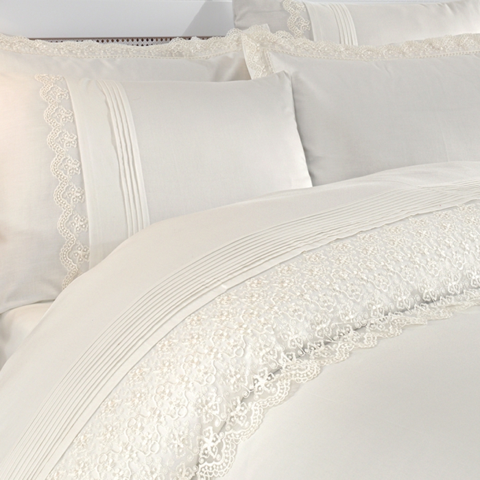 linge de lit avec dentelle- décoration tendance