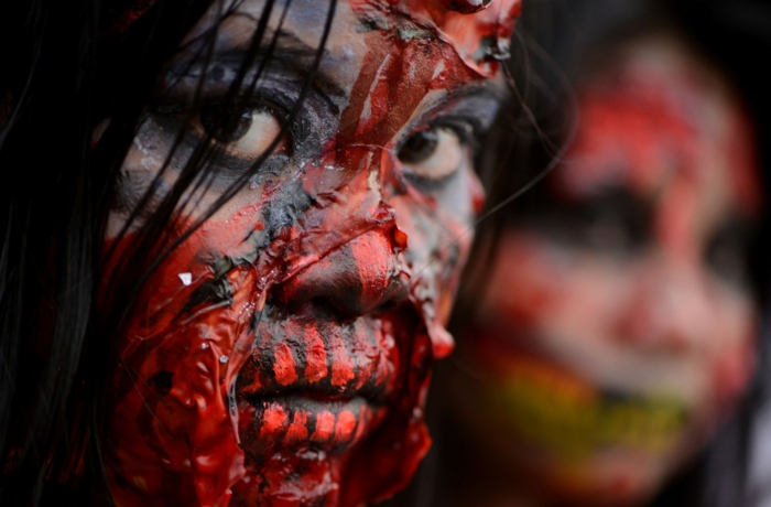 zombie maquillage pour célébrer Halloween