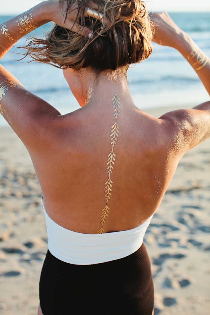tatouage éphémère pour un look moderne sur la plage