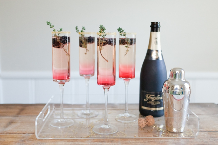 cocktail de champagne à la mûre