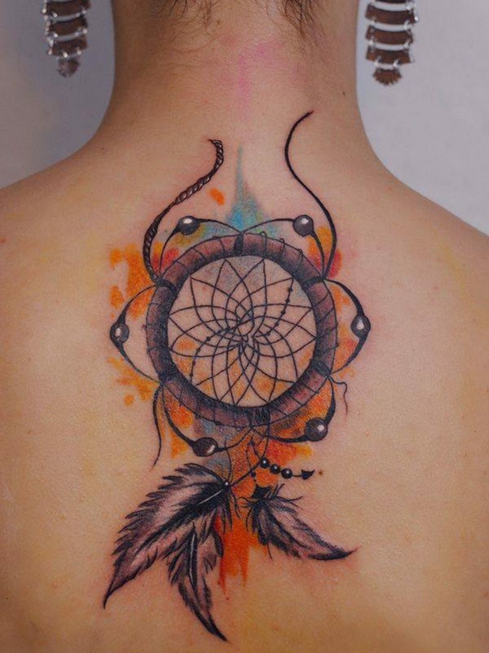 femme tatouage idée attrape-rêve design