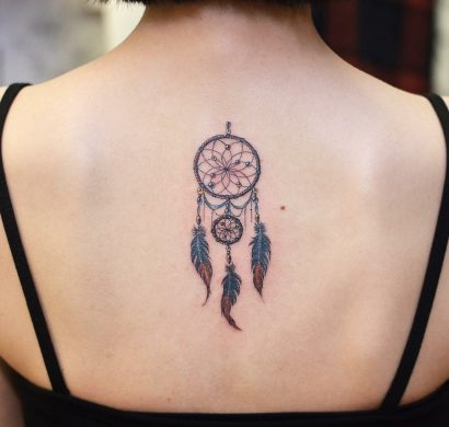 tatouage attrape-rêve coloré