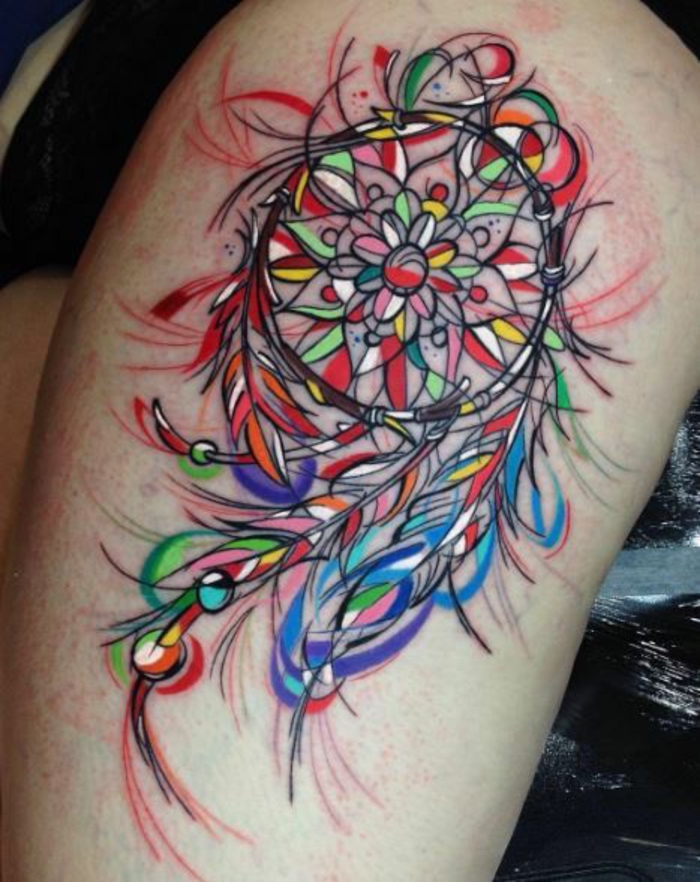 tatouage attrape-rêve couleurs vives