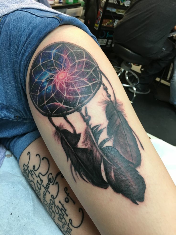 tatouage universe attrape-rêve