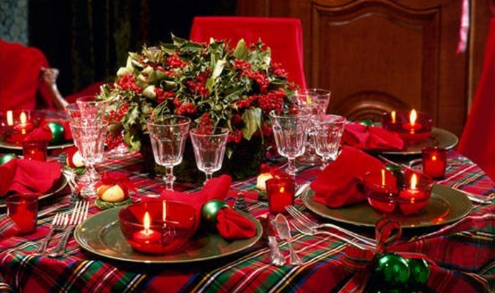 décoration de table de noël accents rouge et vert