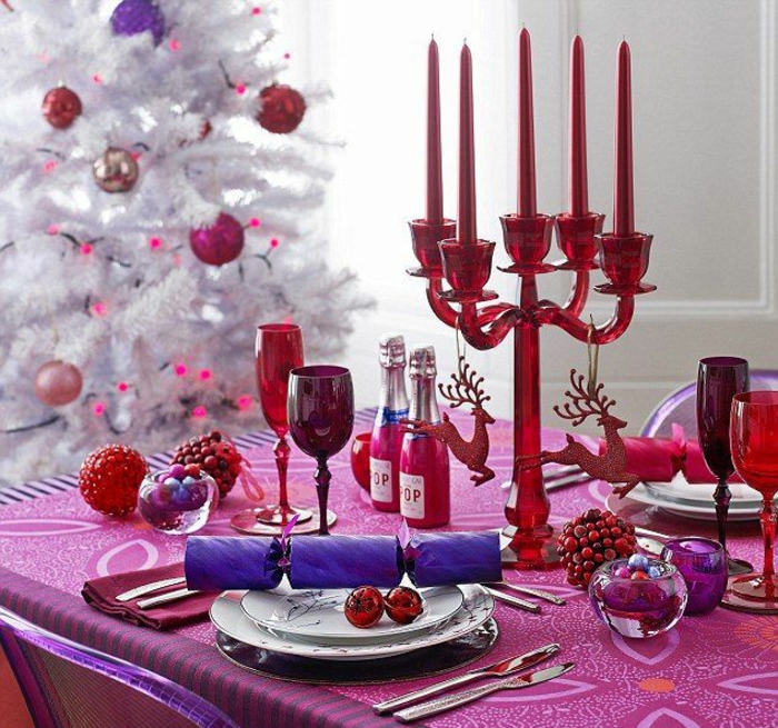 décoration de table de noël rose et violet